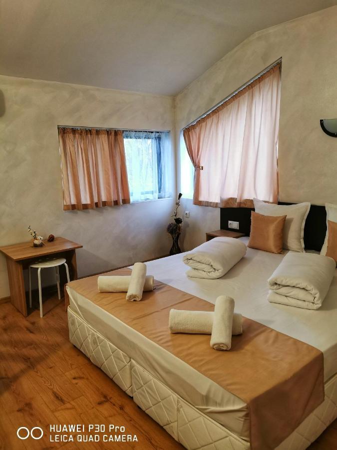 Hotel Swiss Shumen Esterno foto