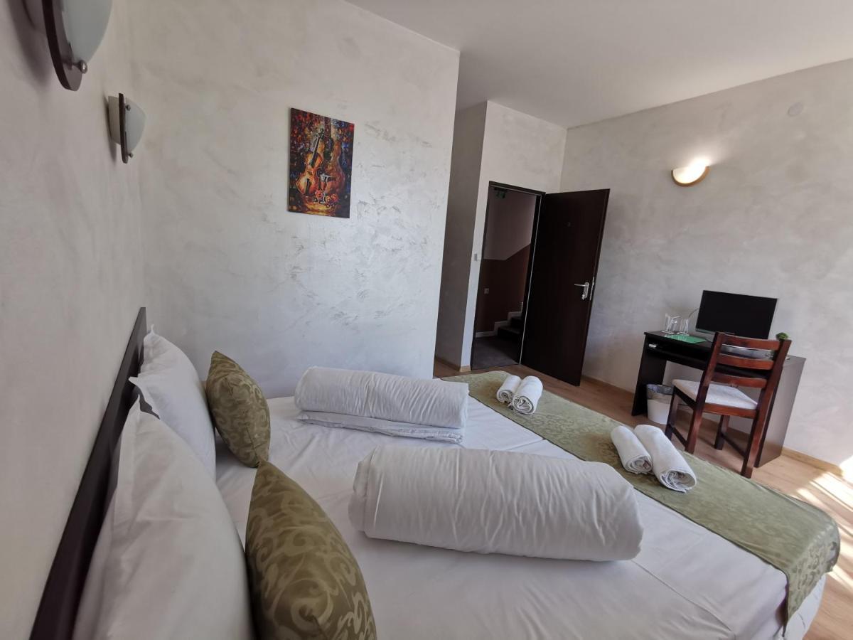 Hotel Swiss Shumen Esterno foto